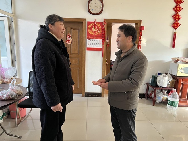 開展困難職工慰問活動